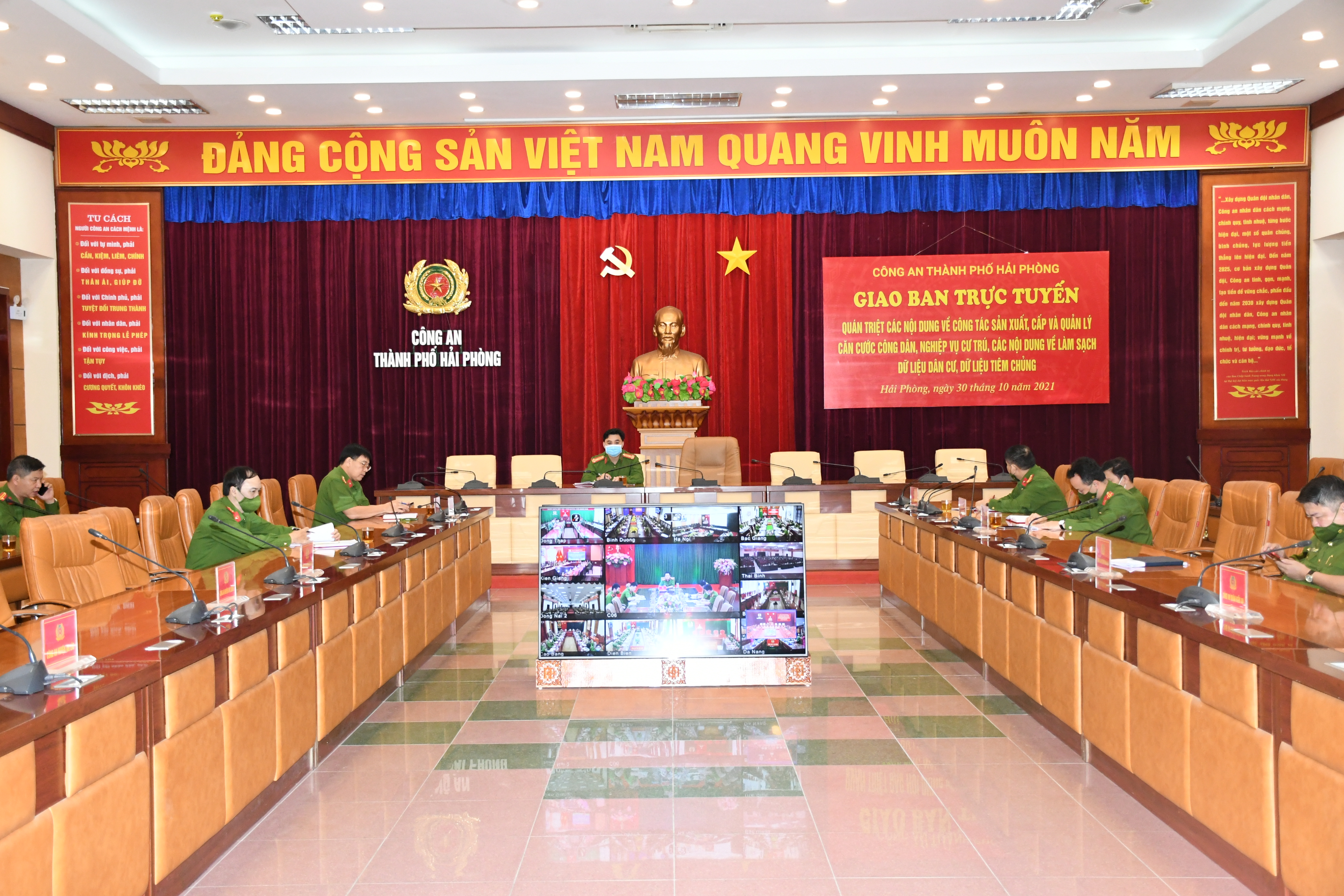 Triển khai đồng bộ các biện pháp làm sạch dữ liệu dân cư, dữ liệu tiêm chủng, nghiệp vụ cư trú